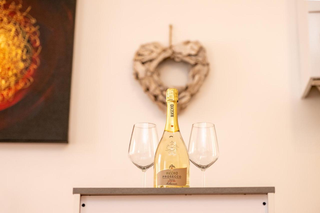 Portatorre Suite, A Charming Apartment In The Heart Of Como, Free Private Parking, Air Conditioning & More! Екстериор снимка