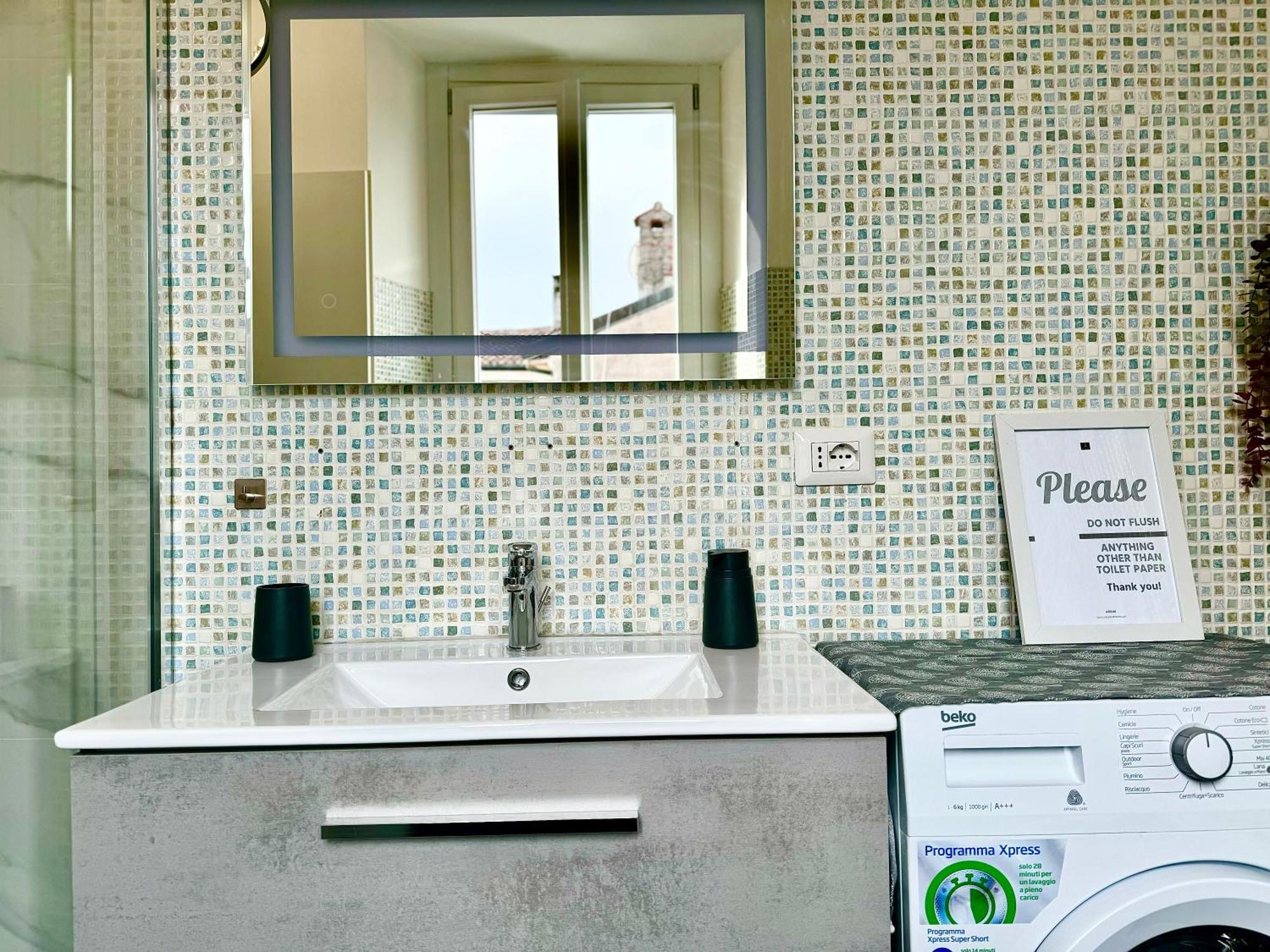 Portatorre Suite, A Charming Apartment In The Heart Of Como, Free Private Parking, Air Conditioning & More! Екстериор снимка