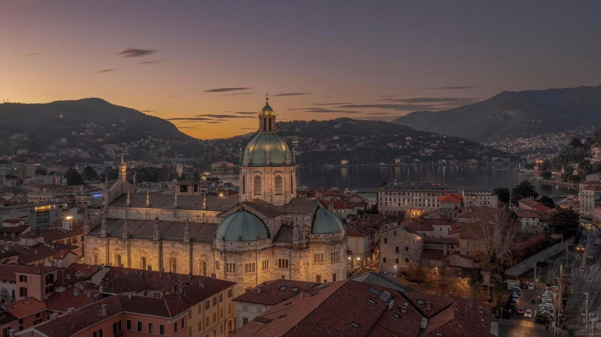 Portatorre Suite, A Charming Apartment In The Heart Of Como, Free Private Parking, Air Conditioning & More! Екстериор снимка